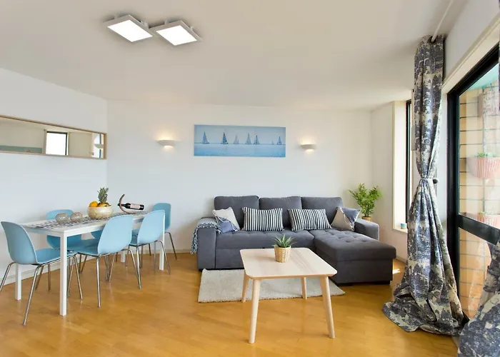 Host Wise - Amazing Comfy Flat With Balcony